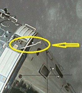 https://upload.wikimedia.org/wikipedia/commons/c/c0/Apollo_CSM_lunar_orbit.jpg