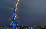 Lightning strikes the Eiffel Tower. Credit: Bertrand Kulik