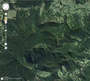 Straight Google satellite map of the central uplift area including the peak with parabolic ridges
