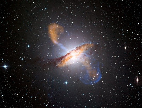 Domingos - Trocar ideias s/ teoria do Universo Elétrico - Página 2 Centaurus-A-in-radio-optical-and-X-ray-550x417