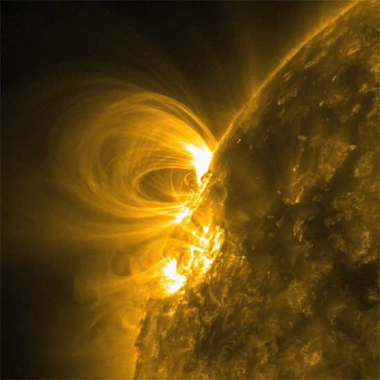 Looping solar prominence