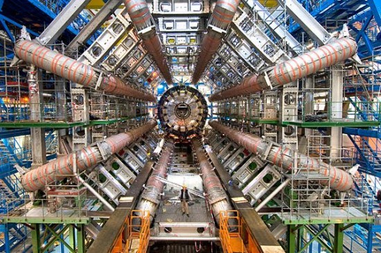 The ATLAS particle detector