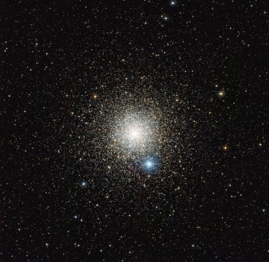 Stars in this globular cluster are supposed to have evolved into a bright giant phase. Recent observations reveal that 70% of them didn’t. Credit: ESO