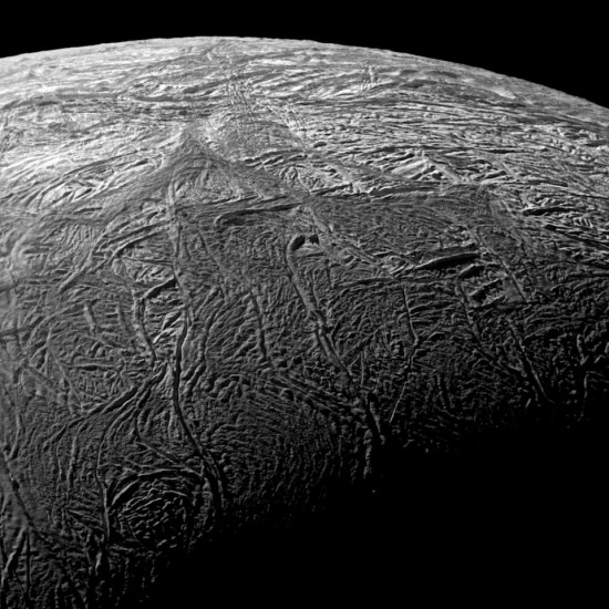 Baghdad Sulcus, a fracture in the south polar region. Credit: NASA/JPL/SSI