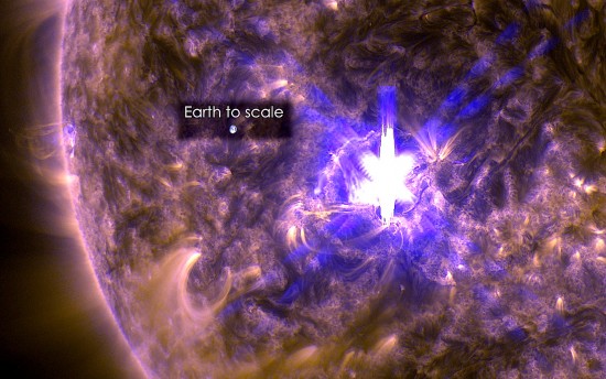 NASA já tomou conhecimento do Universo Elétrico, e vc? - Página 2 20150311_x2.2_flare_earth_scale-550x344